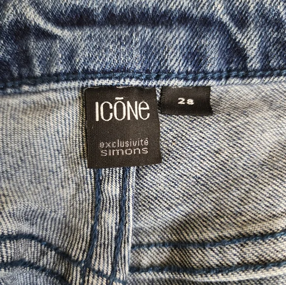 Two Toned Denim Mom Jeans Size 28 High Waisted Raw Hem Cropped - Picture 12 of 13